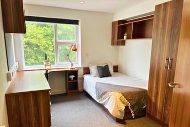 8 bed flat, 2-4 Plymbridge Lane, Crownhill, Plymouth, PL68DE - Image 3